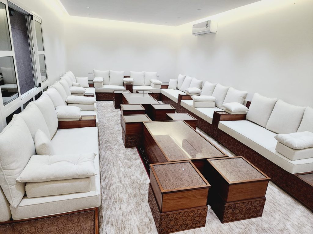أثاث مستعمل للبيع (Used furniture for sale)